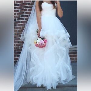 Wedding Dress! Reem Acra. Lace bodice, organza skirt with horsehair hem.